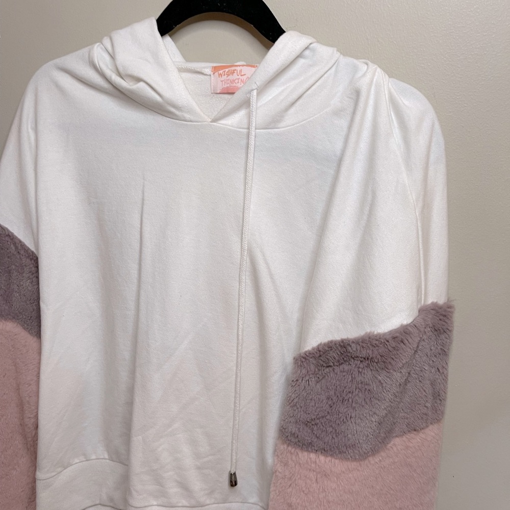 Hoodie with fur on sleeves